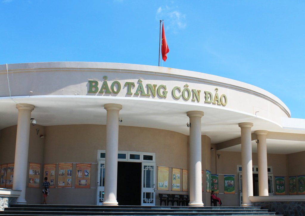 Du lịch Côn Đảo chiêm ngưỡng vẻ đẹp hoang sơ với những dải cát trắng mịn Tour-du-lich-con-dao-bao-tang-con-dao