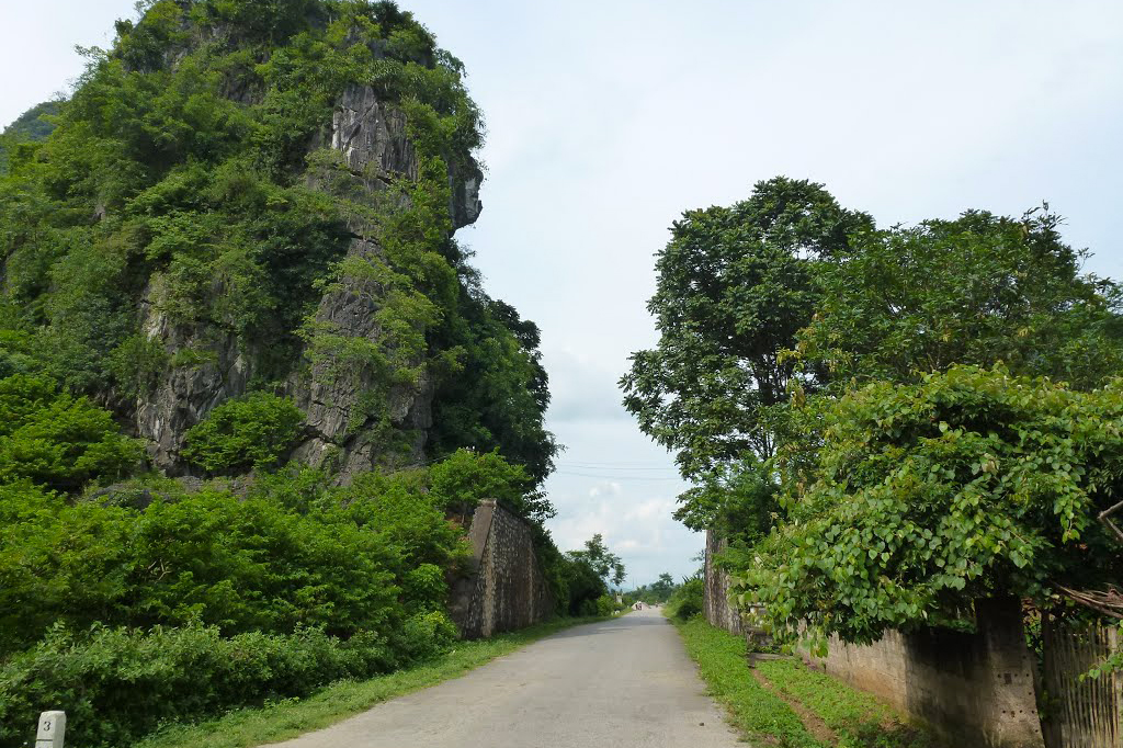 Ải Chi Lăng - bức tường thành chứng kiến bao sự kiện lịch sử vinh quanh của nước nhà. Tour du lich dong bac.