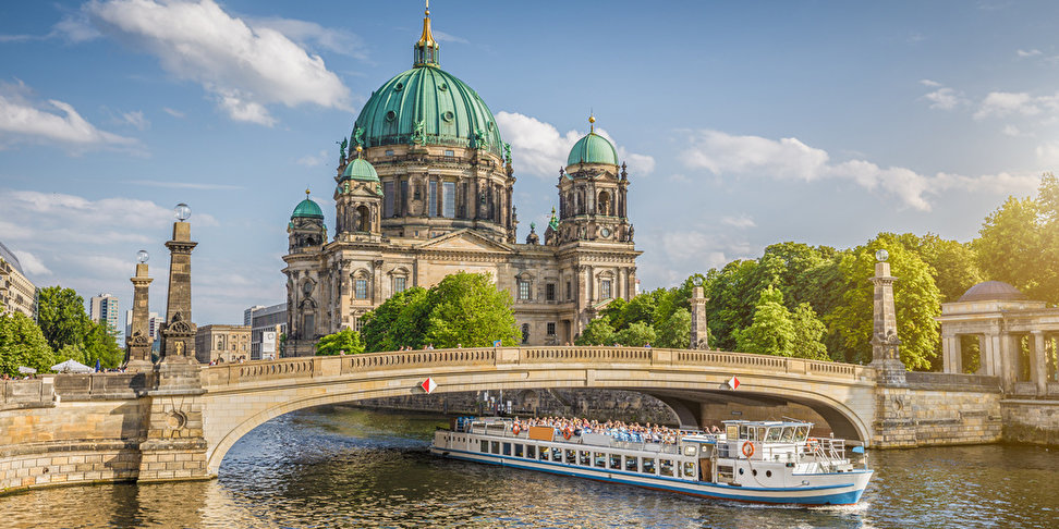 Đi tour hè giá rẻ đến Berlin, bạn sẽ được chiêm ngưỡng những vẻ đẹp văn hóa ấn tượng khó có thể tìm thấy ở bất kỳ đâu. du lich he gia re.