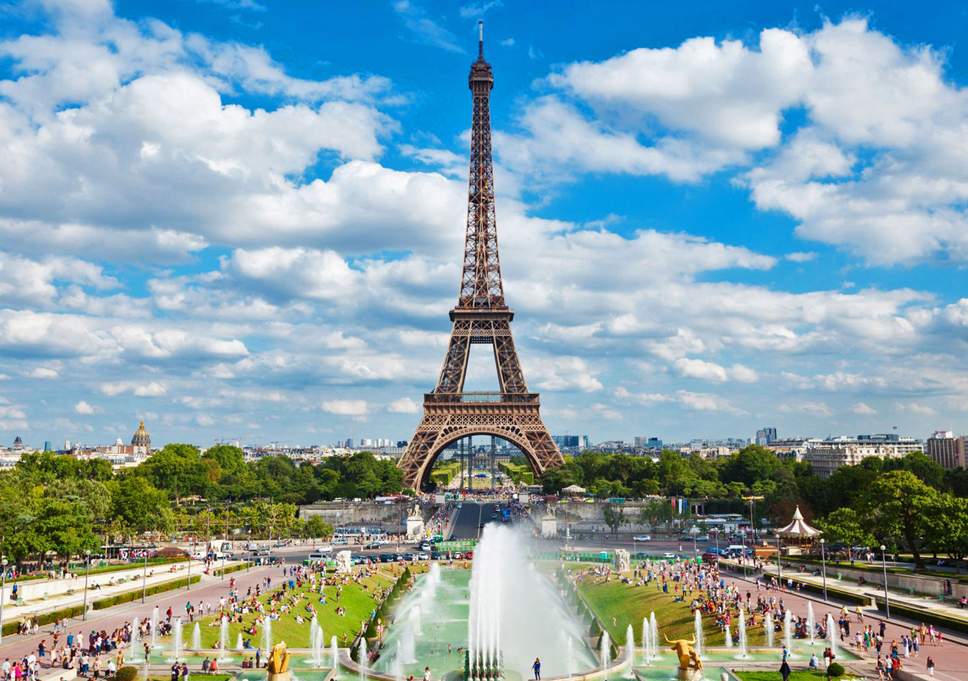 Tháp Eiffel - biểu tượng của lịch sử, văn hóa và du lịch Pháp. tour du lịch hè 2019.