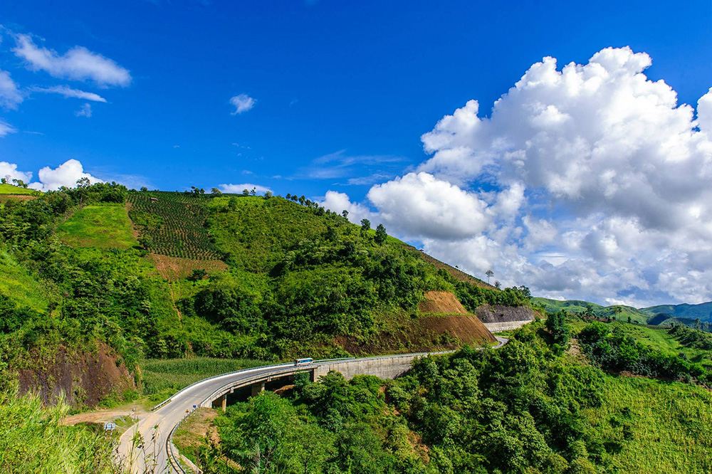 Đã đi tour Lai Châu mà không vượt đèo Pha Đin thì thật uổng phí. 