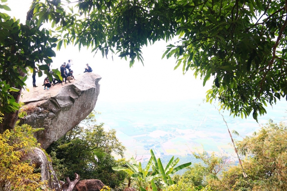 Tour du lịch miền Nam - Lên núi Bà Đen ngắm mây trời