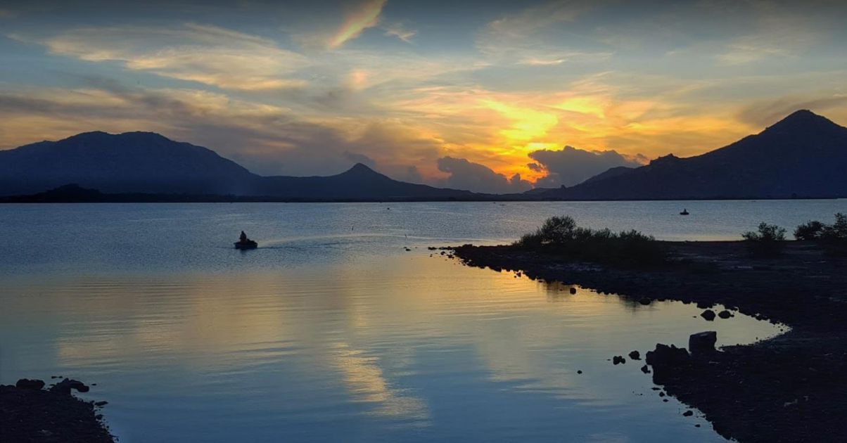 Đầm Nại mộng mơ, bảng lảng trong ráng chiều. Tour du lich Ninh Chu.