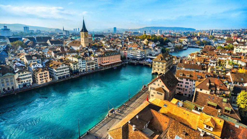 Zurich là điểm đến quen thuộc của nhiều tour du lịch Thụy Sĩ.