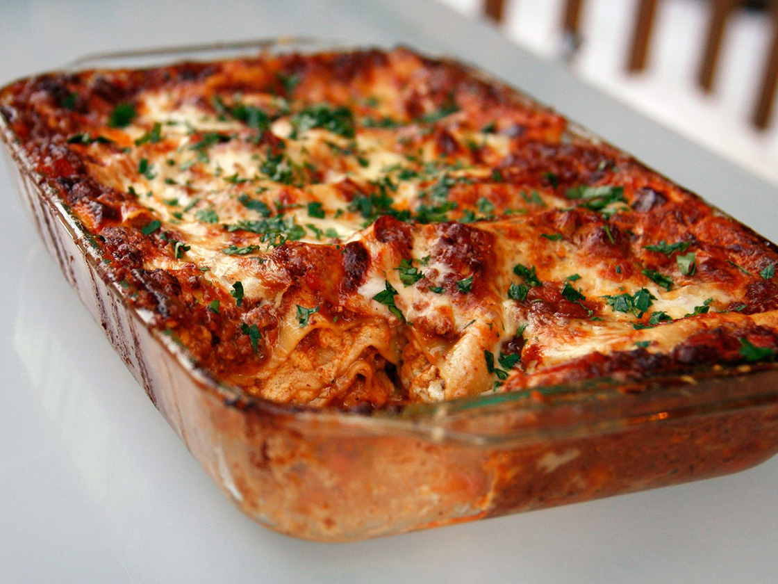 Lasagna - món ăn bạn có thể tìm thấy bất kỳ đâu khi đi tour du lịch Ý.