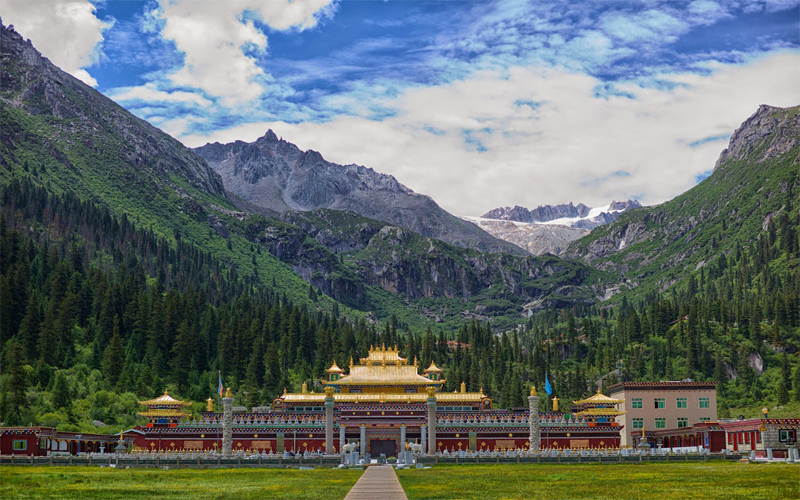 Tu viện Dzongchen mang một vẻ đẹp cho kiến trúc Phật giáo đa dạng