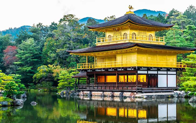 Vẻ đẹp của chùa vàng qua các mùa trong năm