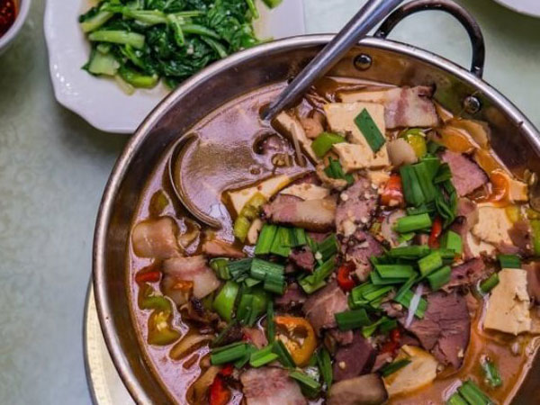 Một bát súp vịt hầm vào ngày se lạnh là lựa chọn hoàn hảo cho du khách đến Trương Gia Giới