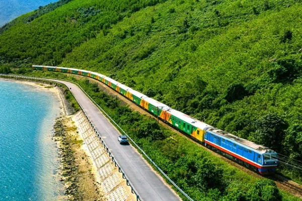 Hành lang toa xe & dịch vụ