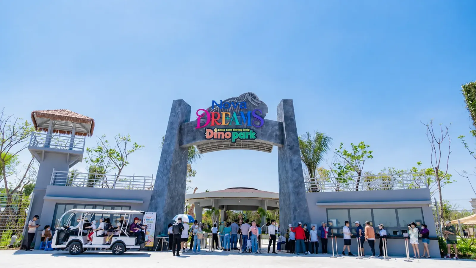 Cổng công viên khủng long NovaDreams Dino Park Phan Thiết