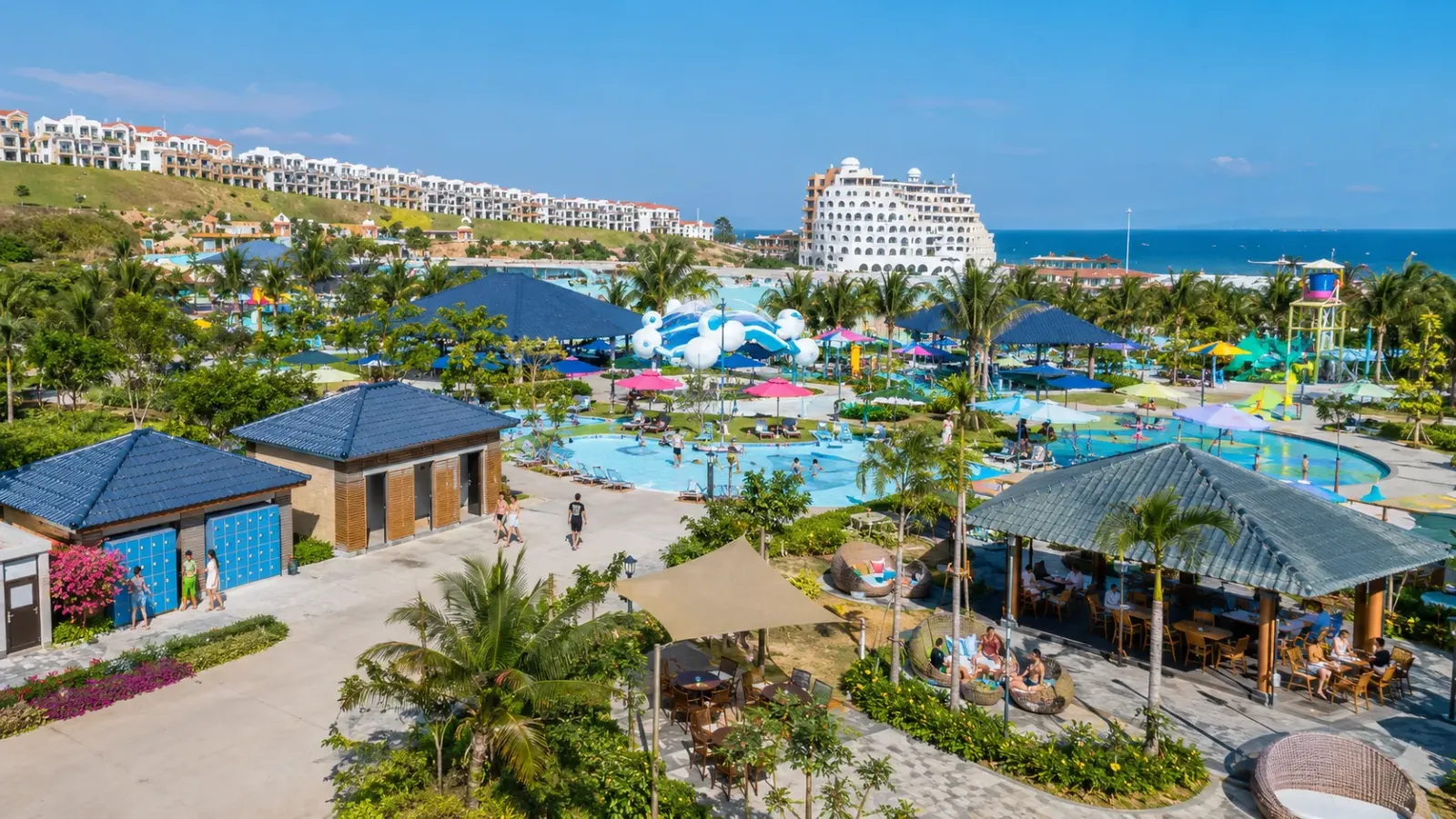 Khu vực nghỉ ngơi và tiện ích tại Wonderland Water Park