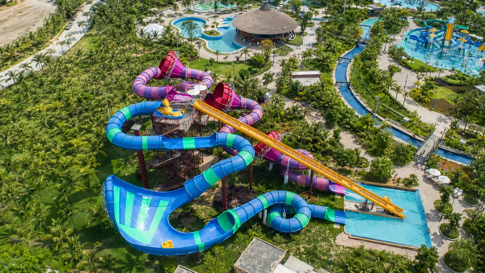 Công viên nước Typhoon Water Park tại Sun World Hạ Long