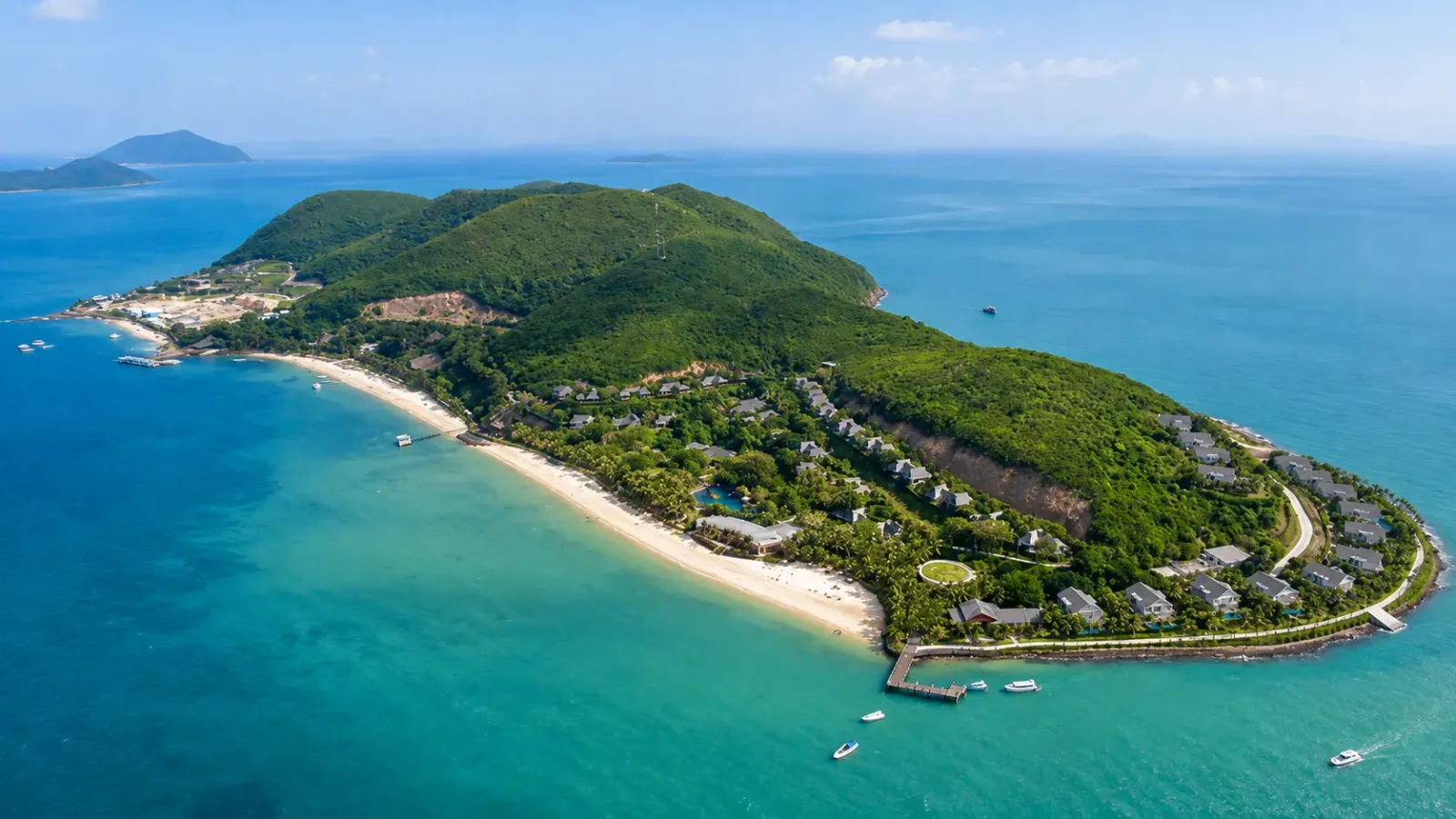 Toàn cảnh Hòn Tằm Nha Trang nhìn từ trên cao